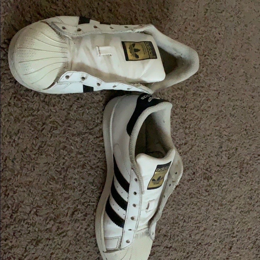 Adidas superstars size 4 ( no laces)